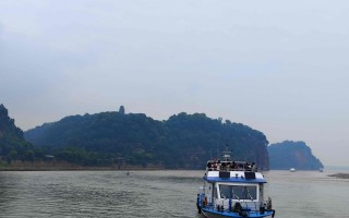 峨眉山金顶+乐山大佛一 日游